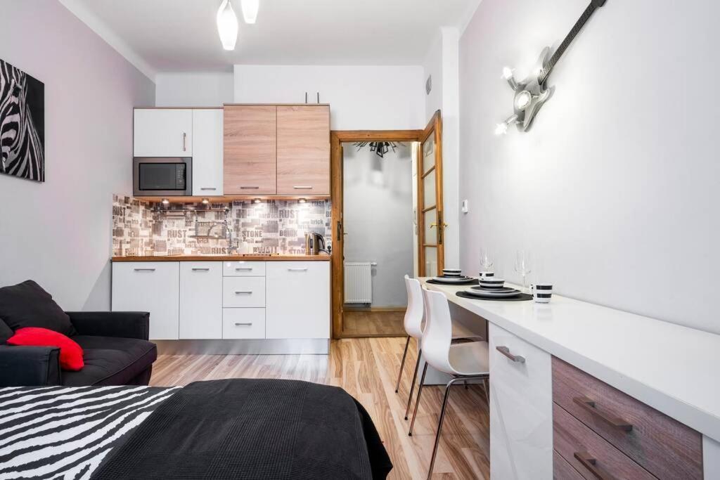 Studio Pomorska , Bezplatny Parking Apartment Krakow Bagian luar foto